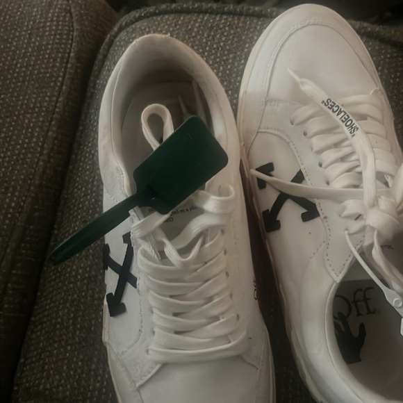 Off-white sneakers size 41 , worn once good condition 😊 👍🏽 - Picture 3 of 3